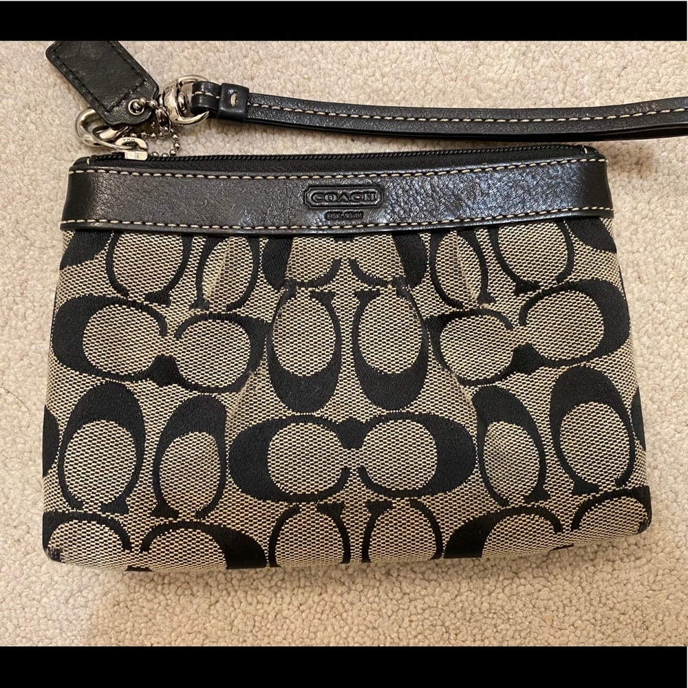 👛Coach Wristlet👛 100% authentic!